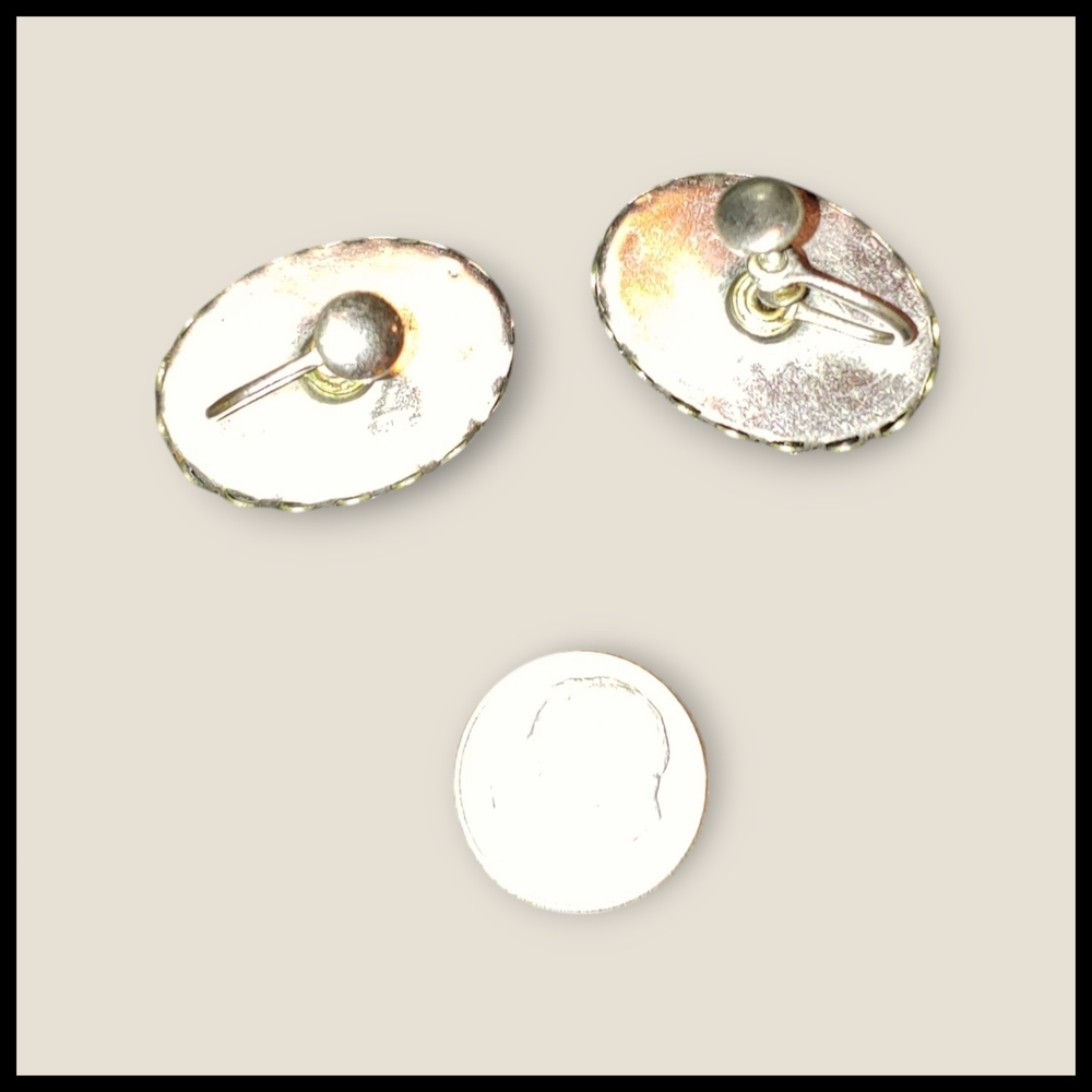 Vintage Screw Back Black Oval Earrings - Picture 9 of 9